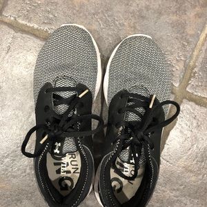 Under Armour running shows